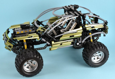 1200px-Lego_Technic_8466_4x4_Off_Roader_(14884288495).jpg