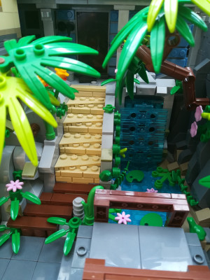 Daneben haben wir einen kleinen Wasserfall.