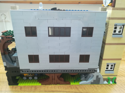 MOC von hinten. Nicht schön, aber da das Stranger Things Haus von hinten offen ist und ich nicht wollte, dass hier alles zu staubt, habe ich das verschlossen. Sieht nachher eh keiner mehr.