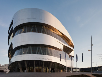 Mercedes-Benz_Museum_201312_02_sunset.jpg