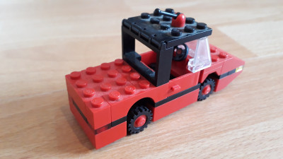 der Freiraum im Kotflügel passt auch eher zu nem SUV