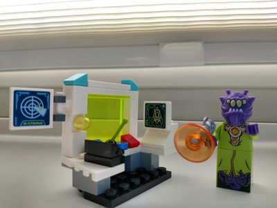 Alien Captain 1-2.jpg