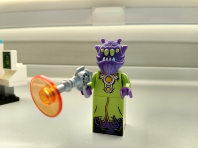 Alien Captain 2-2.jpg
