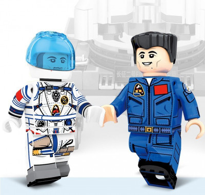 Sembo 203011 Minifigs.jpg