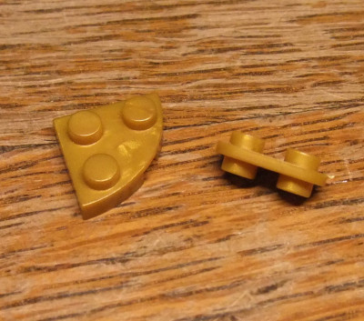 Die 2x2 Plate mit einer flachen Rundung habe ich so auch noch nicht bewusst gesehen.