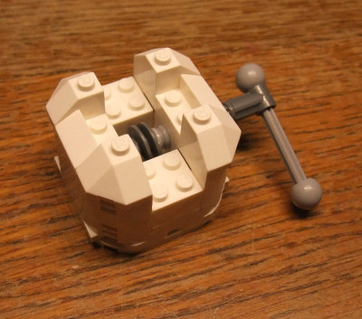 Die Mechanik, mit der man später das Teleskop nach vorne und hinten drehen kann.