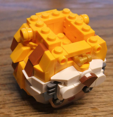 Oben zu sehen, die Aufnahmen der Tigerohren. Damit sie unten nicht aufliegen, hat man eine 2x2 wedge plate aufwendig verkehtherum eingebaut.