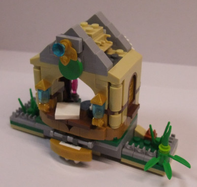 Der Dachstuhl drauf und fast ist der Tempel fertig.