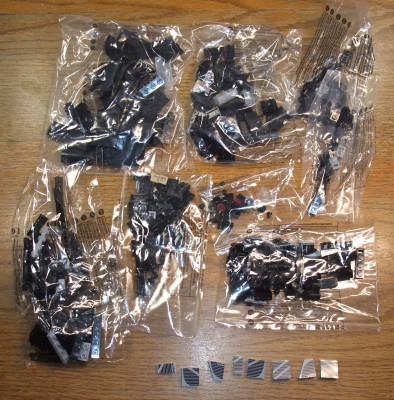 Acht Tüten und die bedruckten Steine der Kühlers. Die hätte ich mir gerne gut verpackt in einer einzeltüte gewünscht. aber sie waren makellos.