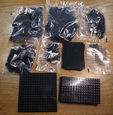 Der 9. Bauabschnitt hat nochmal 6 Tüten und eine Menge großer loser Platten und Fliesen, die sich einzelnd im Karton befunden haben.
