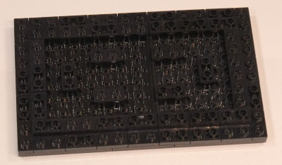 Die Bodenplatte. Da werden wirklich 50 180° 1x2 BRU-Plates verbraten.