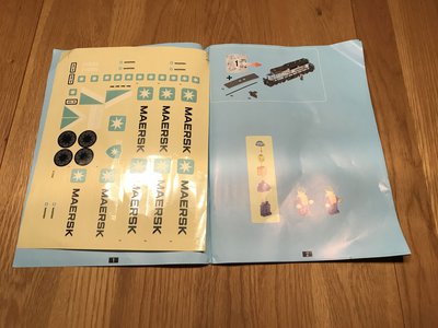 Eingeklebter Stickerbogen (vorne)