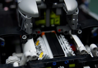 LEGO-Technic-42156-PEUGEOT-9X8-24H-Le-Mans-Hybrid-Hypercar-11.png