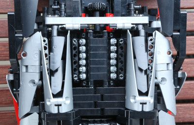 XQ1003.V12.Motoranschluss.JPG