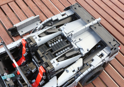XQ1003.V12undAbdeckung.JPG