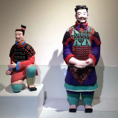 Recreated_colored_terracotta_warriors.jpg