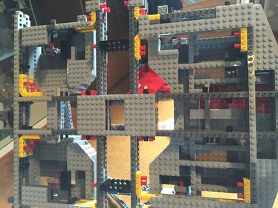 Stand_for_10179UCS_Falcon_5.jpg