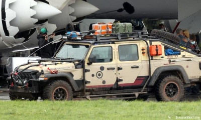 jurassic-park-jeep-gladiator-jt-jpg.jpg