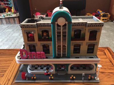lego-10260-downtown-diner-mod_26670069738_o.jpg