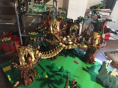 Mein ganzer Stolz - das Ewok Dorf (weil ich noch keinen UCS Falken habe)