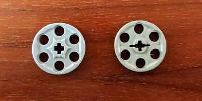 Links CADA - Rechts Lego