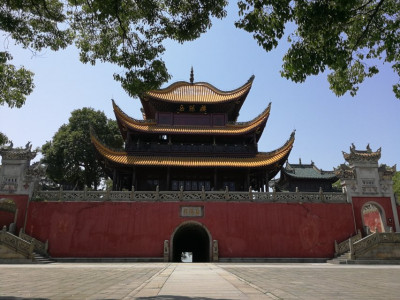 Frontal_view_of_Yueyang_Tower,_Hunan,_China1.jpg