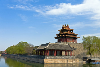 Forbidden_City_northwest_corner_tower_and_moat.jpg
