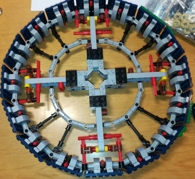 Mittelteil vom Globus. Kreuz + Äquator
