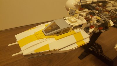 Cockpit mit den Aufklebern, Drehteller fällt schnell ab...