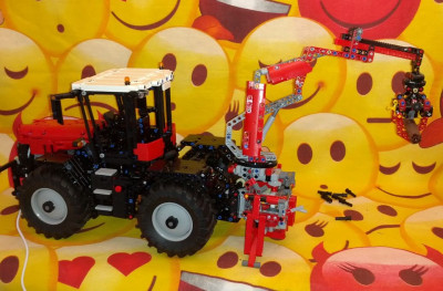 MK17020_mit_Claas_Kran.JPG