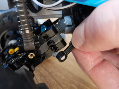 Diese grauen Pins rutschen langsam aus ihrer Aufnahme.