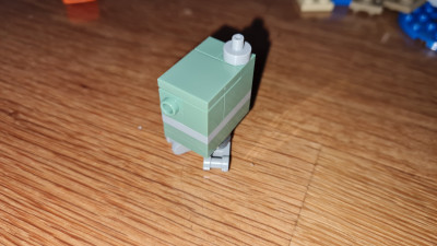 Minifig GNK Power Droid.jpg