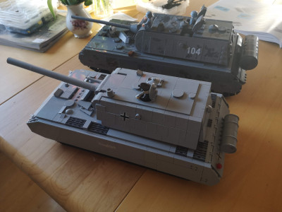Maus_Cobi_Panlos_seite.jpg
